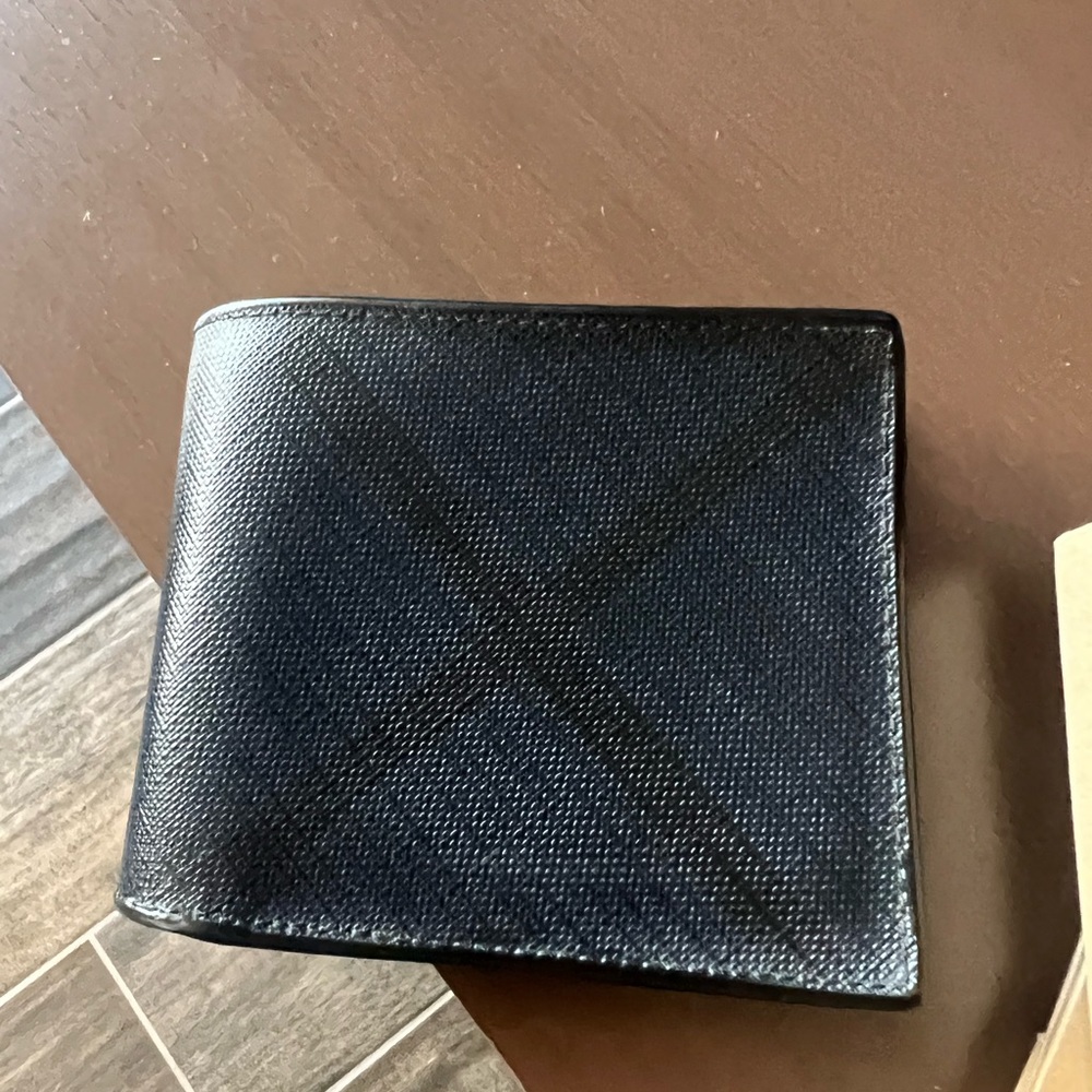 Like New! Mens Burberry Signature Check and Leather Bifold Wallet - Picture 7 of 13